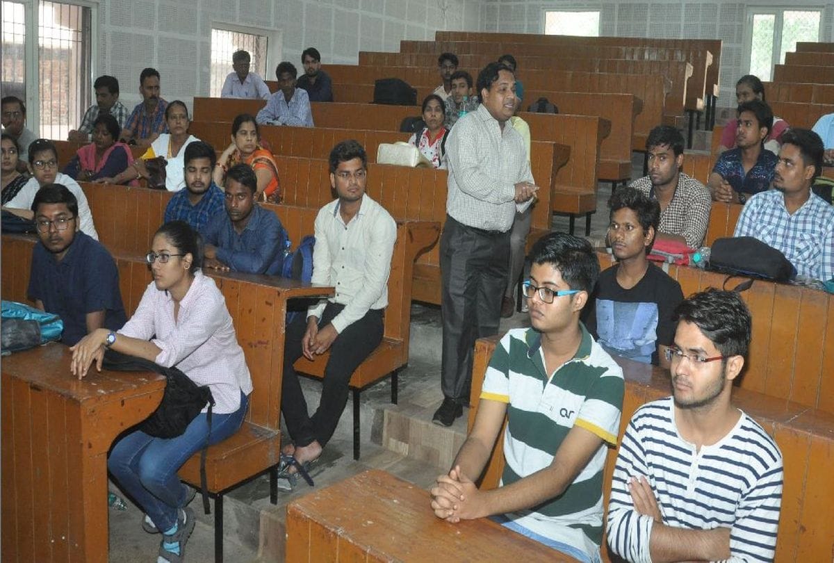 anti ragging cell warn to senior students in sn medical collage agra
