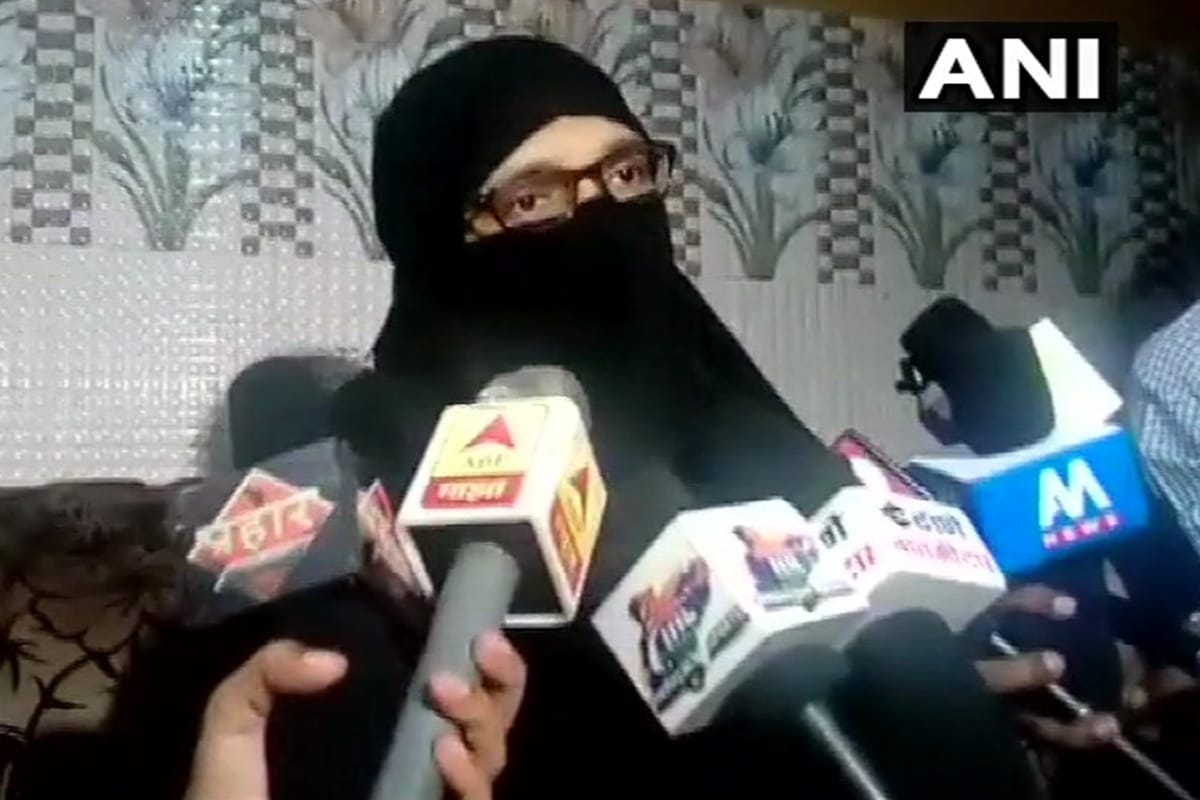 Husband gave triple talaq to wife on Whatsapp Maharashtra police booked him under new act