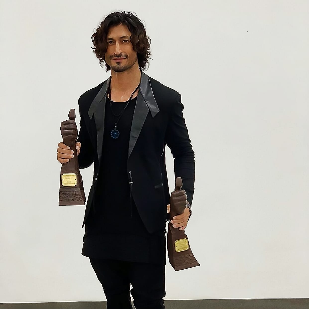Vidyut Jammwal bags two massive awards for his last release Junglee