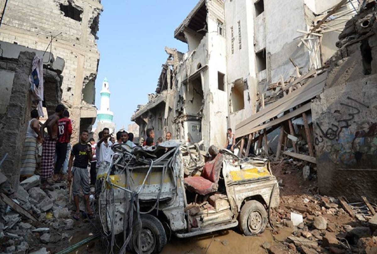 Yemen: Al-Qaeda launches deadly attack on army base