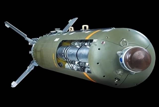 what is Cluster Bomb and how is it dangerous and Why Ukraine wants this from America