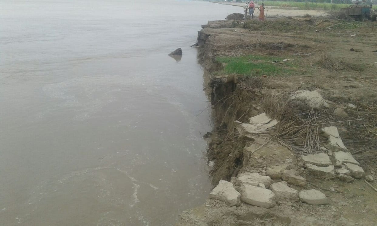 Three houses and 40 bighas farmed in the river