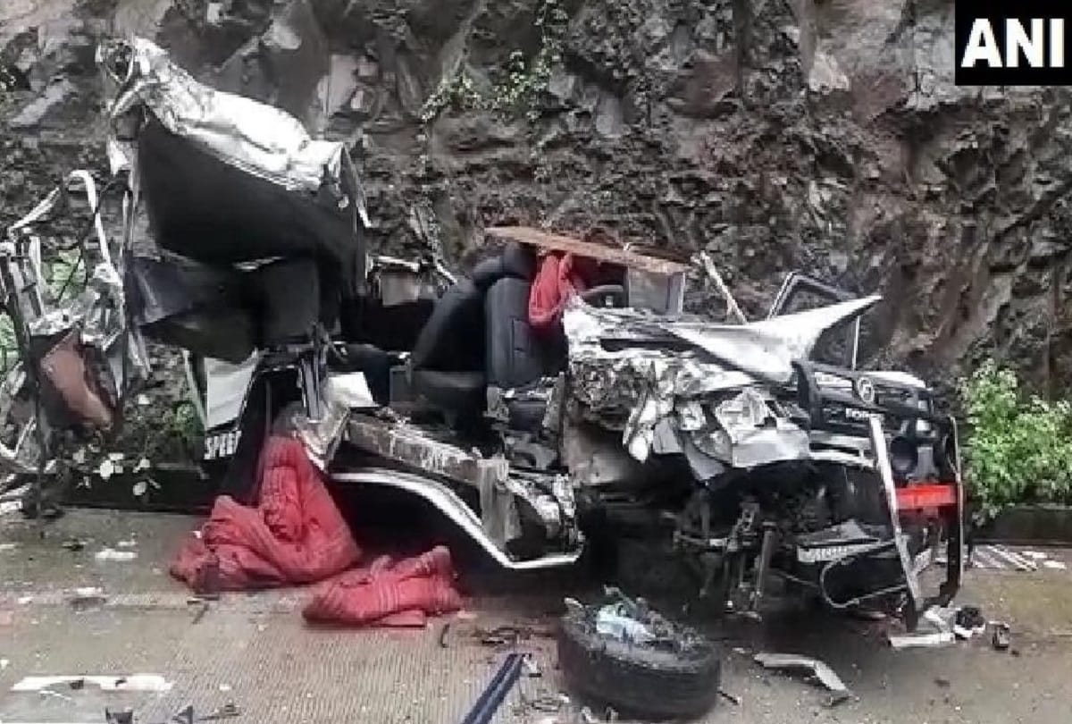 Madhya Pradesh: 4 dead and 10 injured after a car collided with a bus in Barwani district