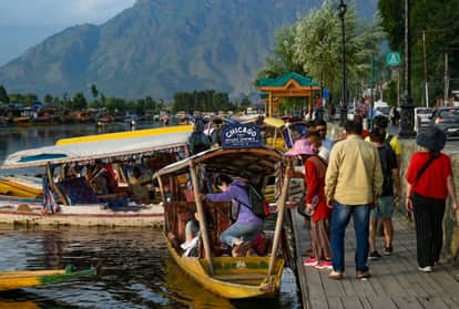 कश्मीर में विदेशी पर्यटक