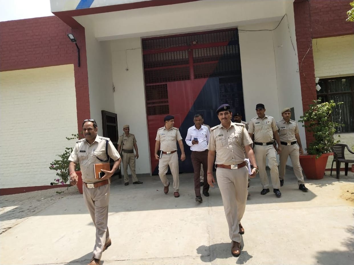 Crime,police search,prisoners