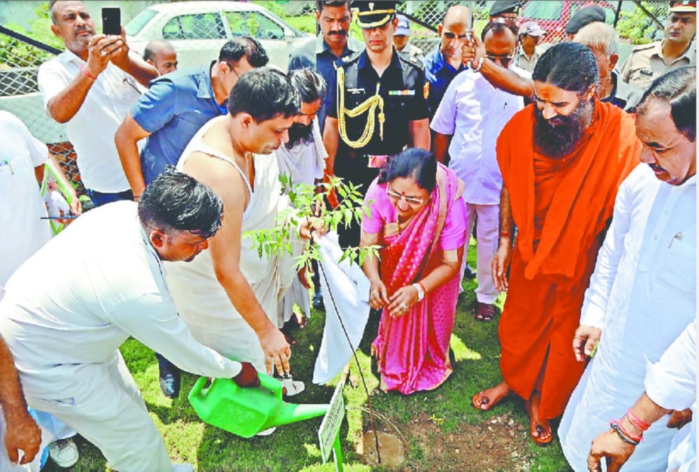 Acharya balkrishna Birthday celebrated as herb diwas in patanjali ayurveda