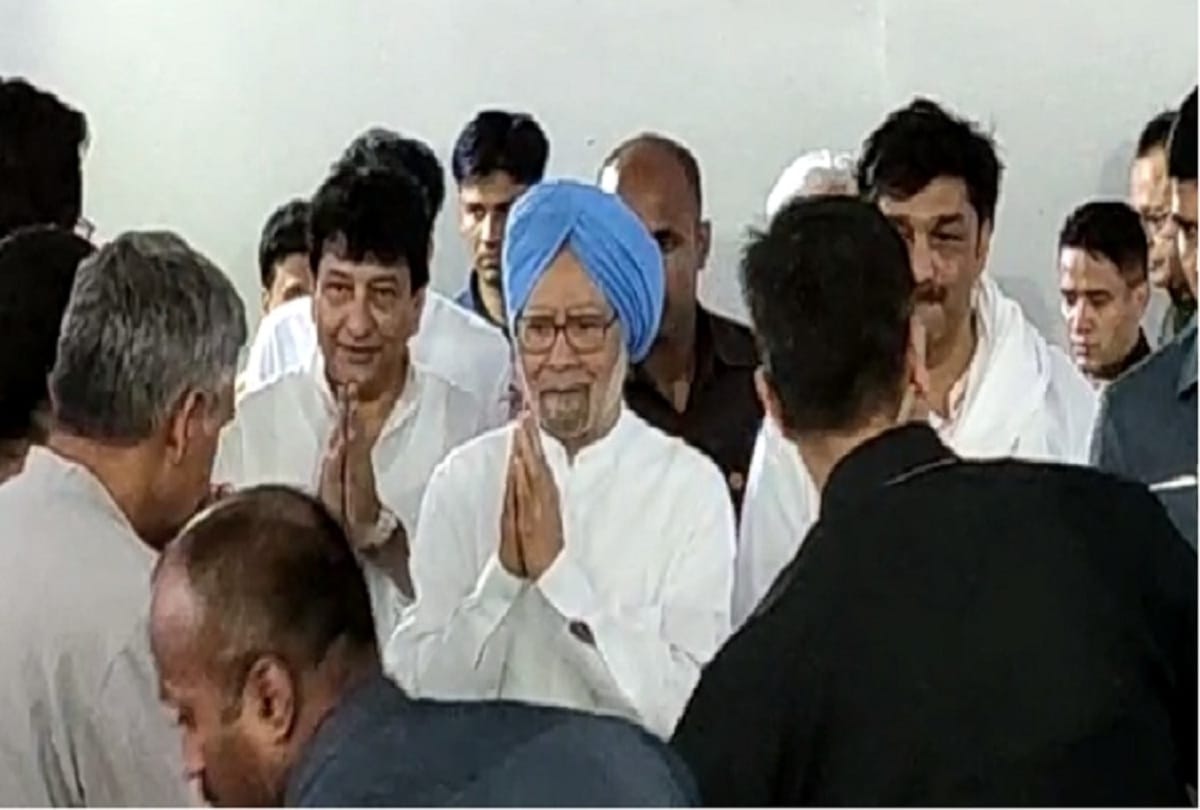 Tribute paid program to Sheila Dixit at State Congress headquarters
