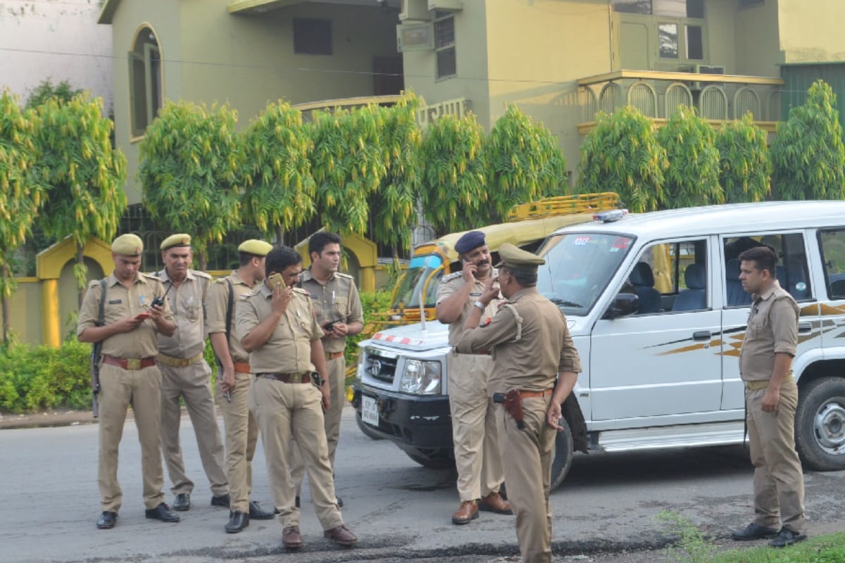 farmers beaten a car driver in Meerut while protesting at commissionary chowk