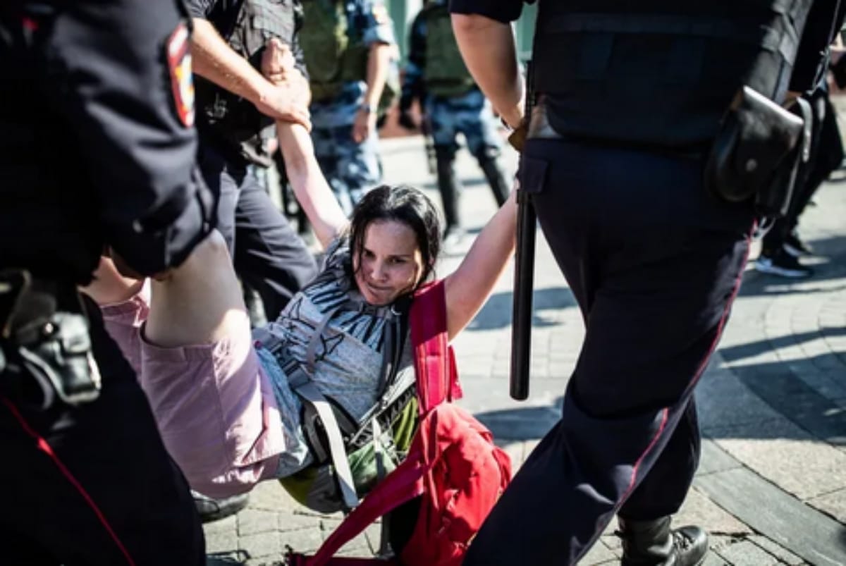 Russian police detained hundreds of people for attending unauthorised protest