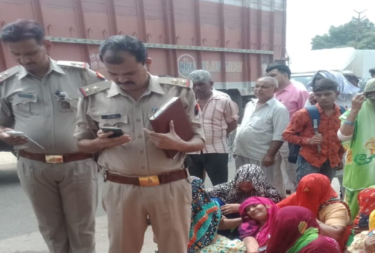 road accident in ghaziabad Mother and daughter death