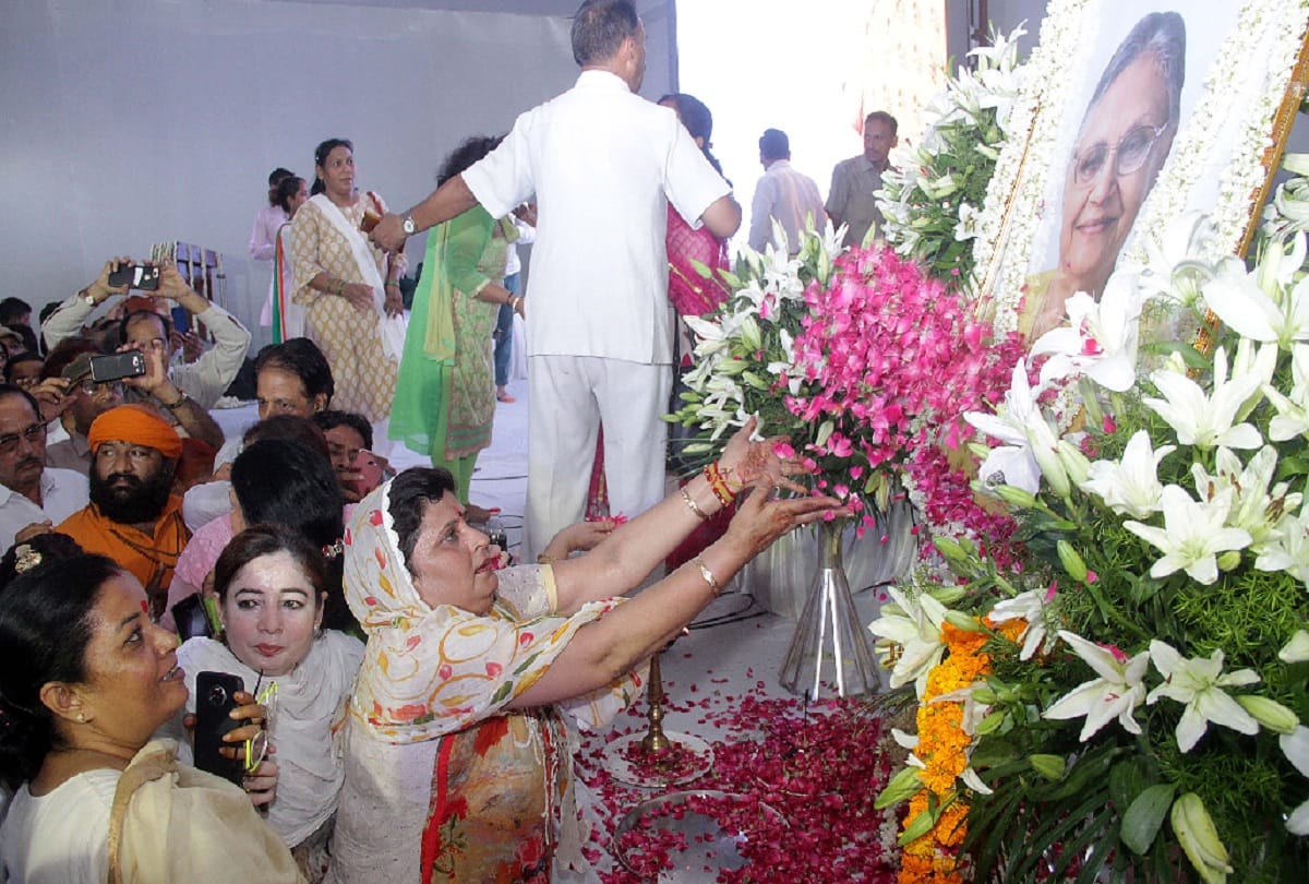 Tribute paid program to Sheila Dixit at State Congress headquarters