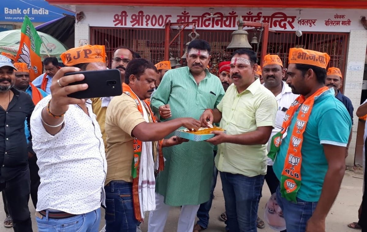 See Photos To article 370 scrape Kashmir Latest News in pm narendra modi varanasi