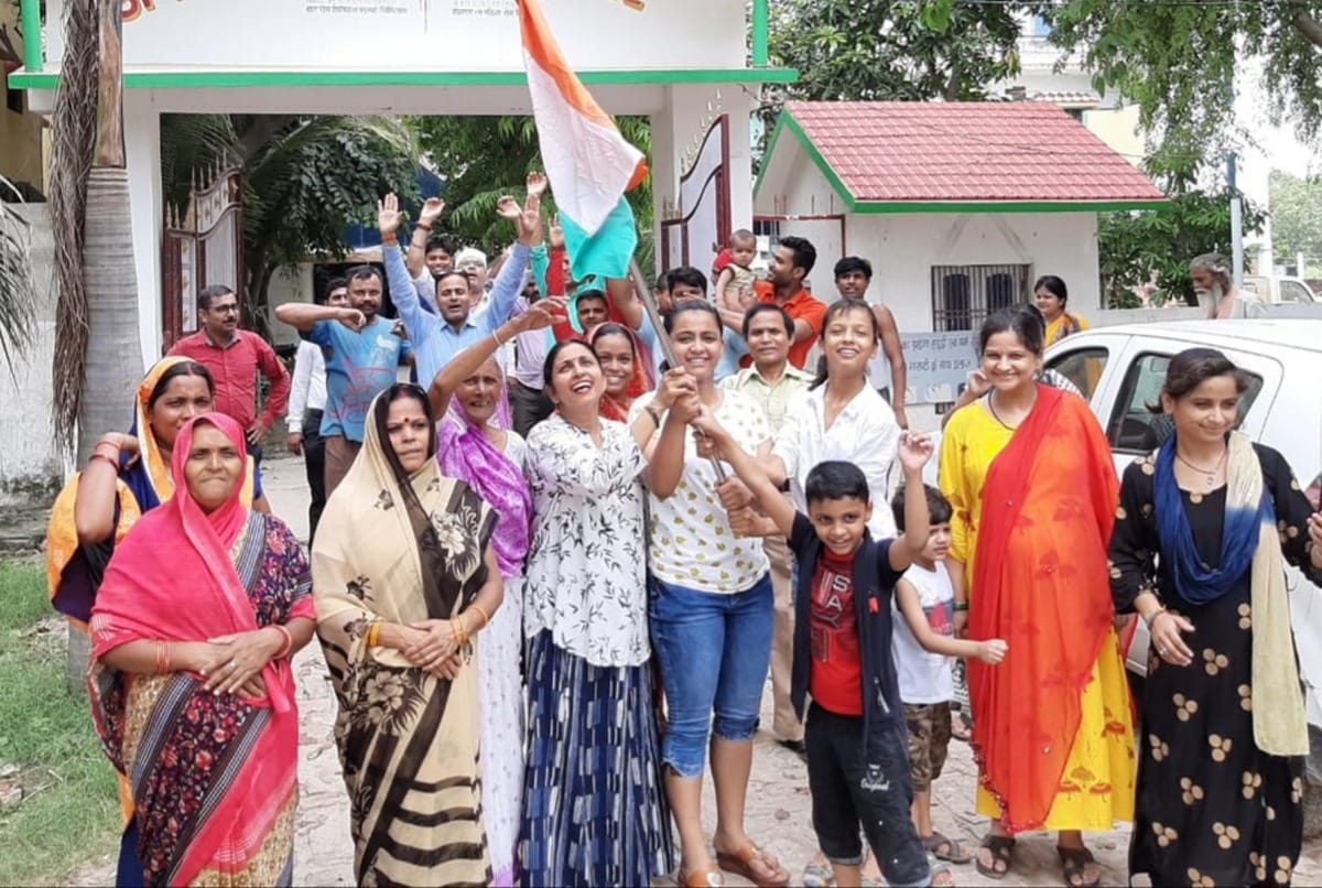 See Photos To article 370 scrape Kashmir Latest News in pm narendra modi varanasi