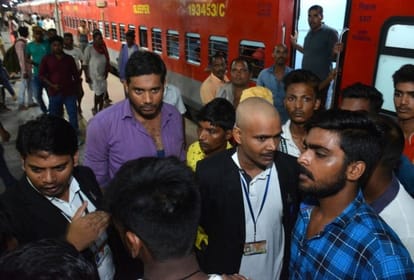 Train Cancel: वाराणसी-गोरखपुर जाने वाले यात्री ध्यान दें! 15 से 29 अप्रैल तक निरस्त रहेंगी ये ट्रेनें Passengers of Varanasi-Gorakhpur should pay attention, these trains will be canceled from 15 to 2