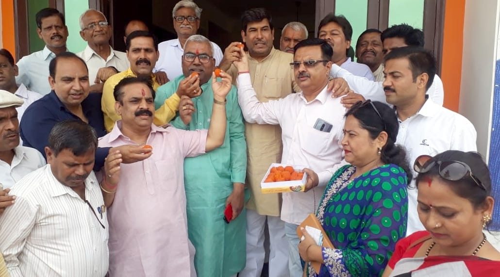 bjp and bajrangdal celebrating for  kashmir