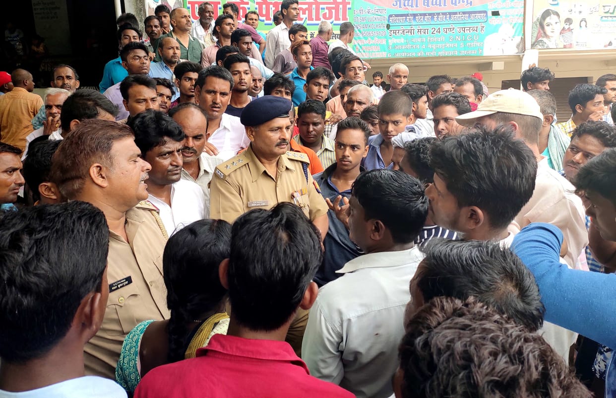death due to doctor's negligence, family member jammed road