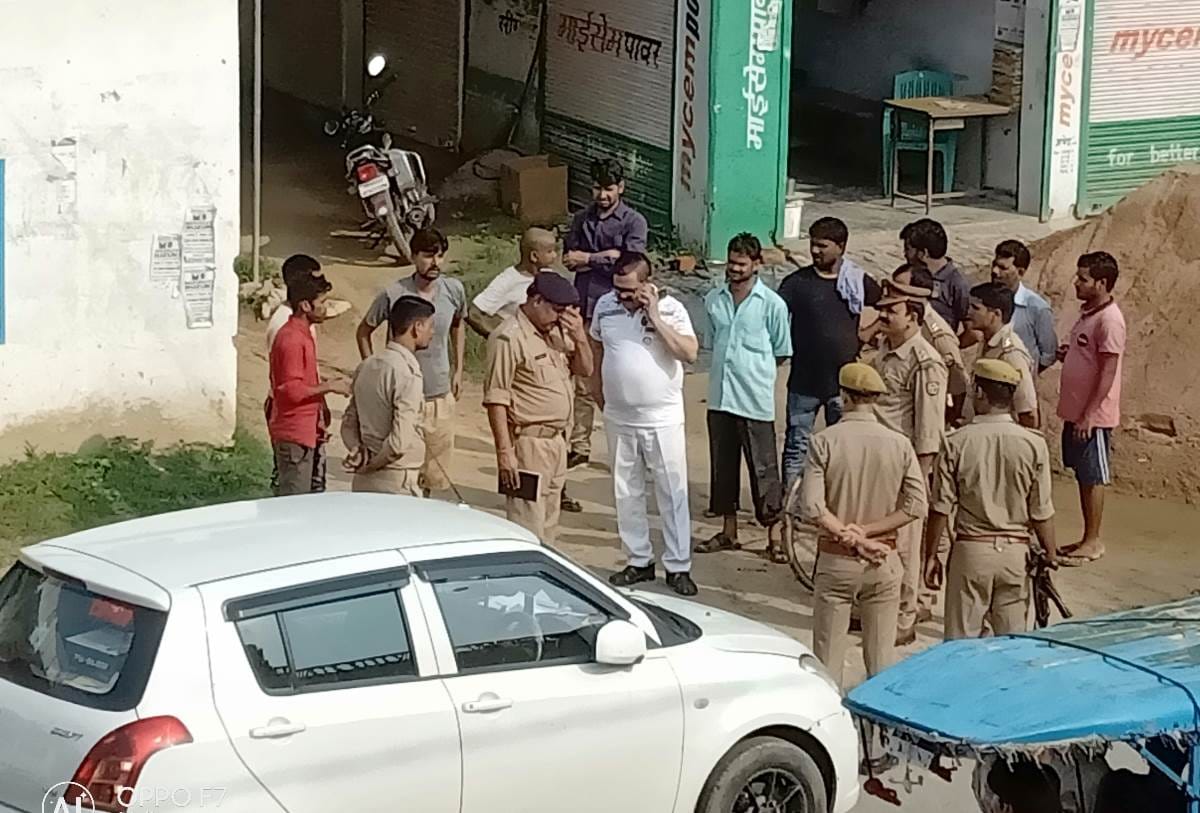 thieves entered in indian overseas bank in lucknow