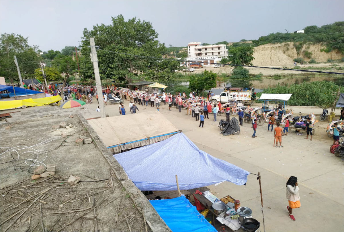 devotees performed worship lord shiva in bateshwar on sawan ka somvar