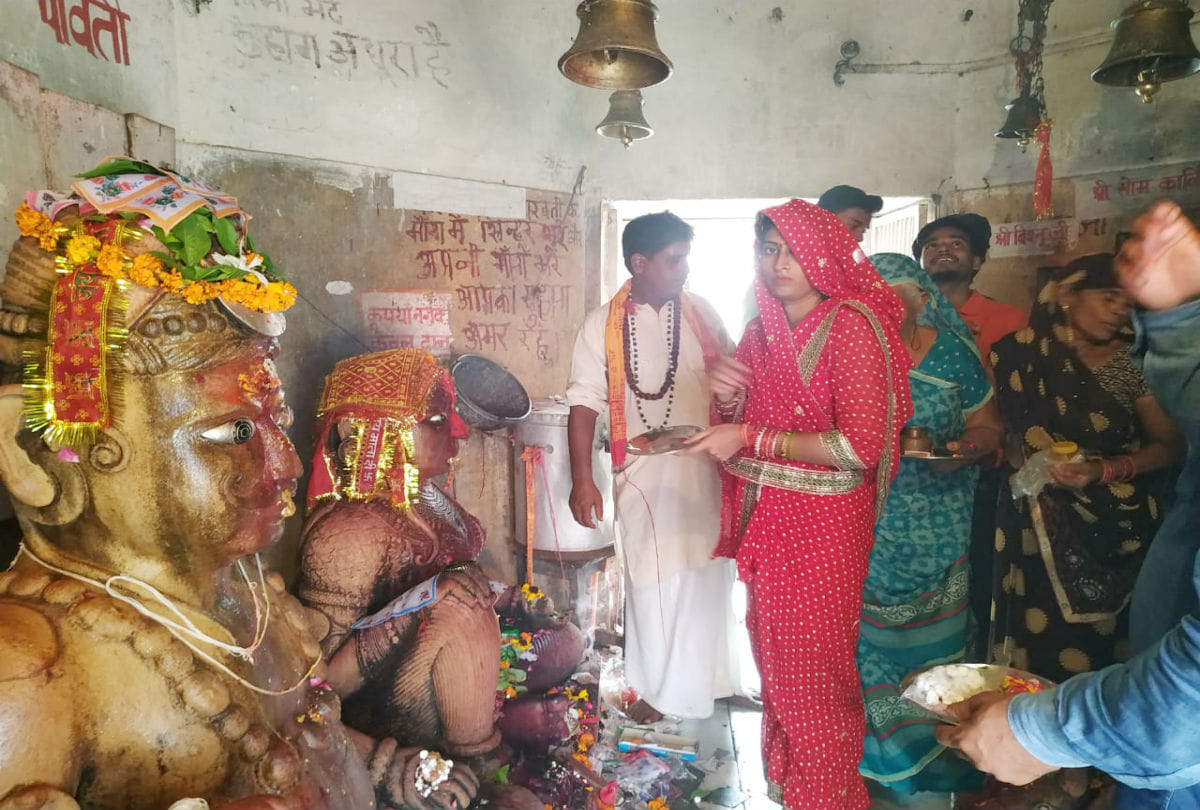 devotees performed worship lord shiva in bateshwar on sawan ka somvar