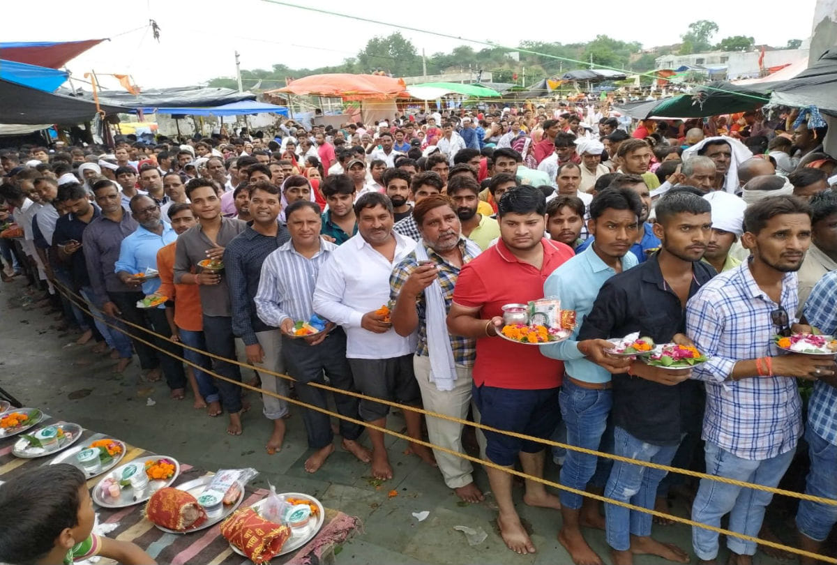 devotees performed worship lord shiva in bateshwar on sawan ka somvar