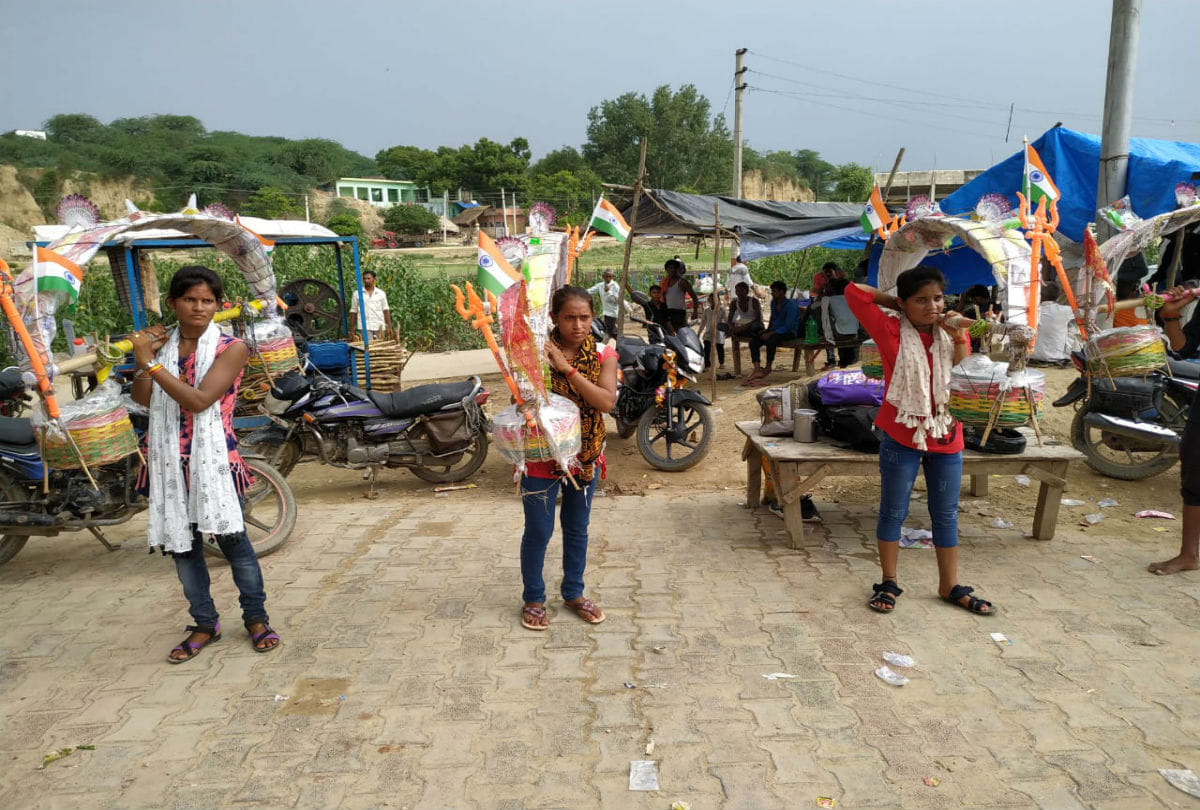 devotees performed worship lord shiva in bateshwar on sawan ka somvar