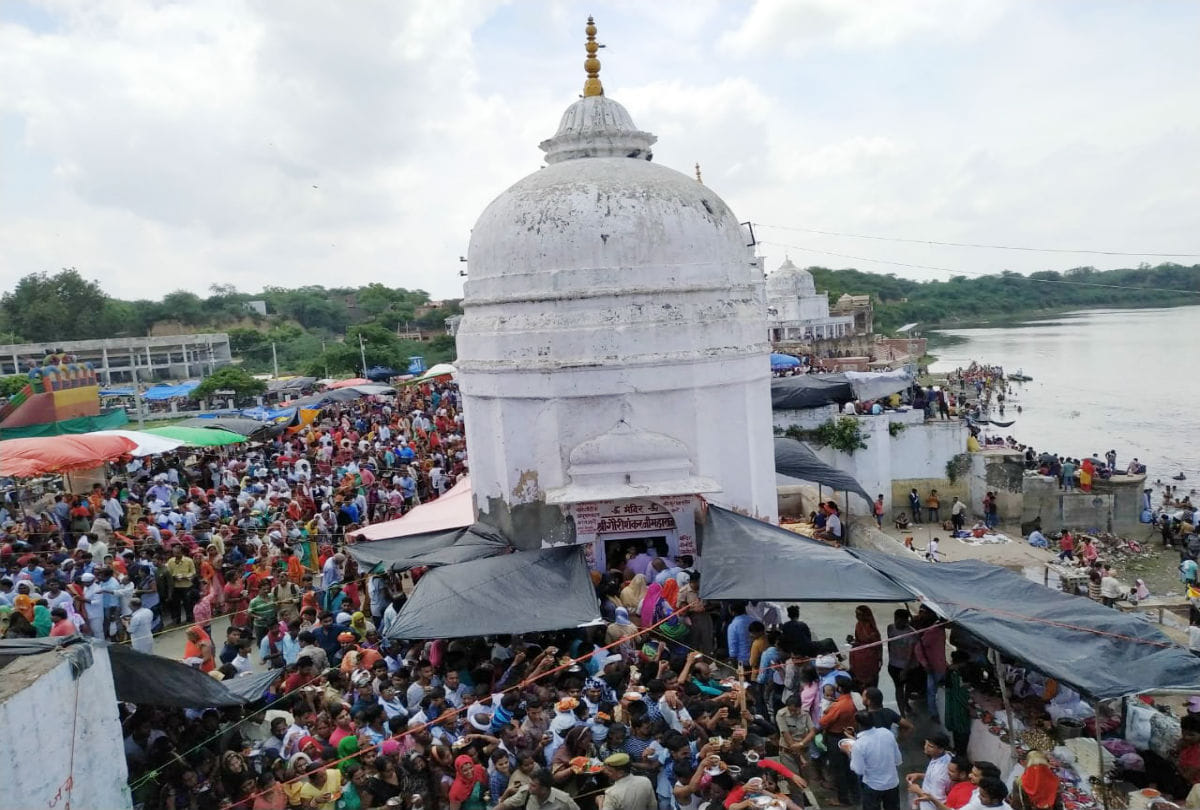 devotees gathered in bateshwar on last somvar of sawan 2019