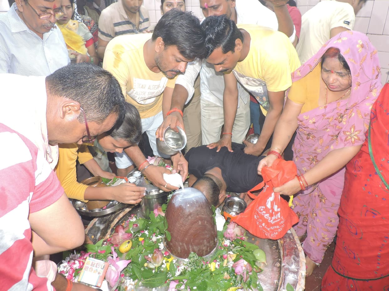 Shiva devotee worship in temples