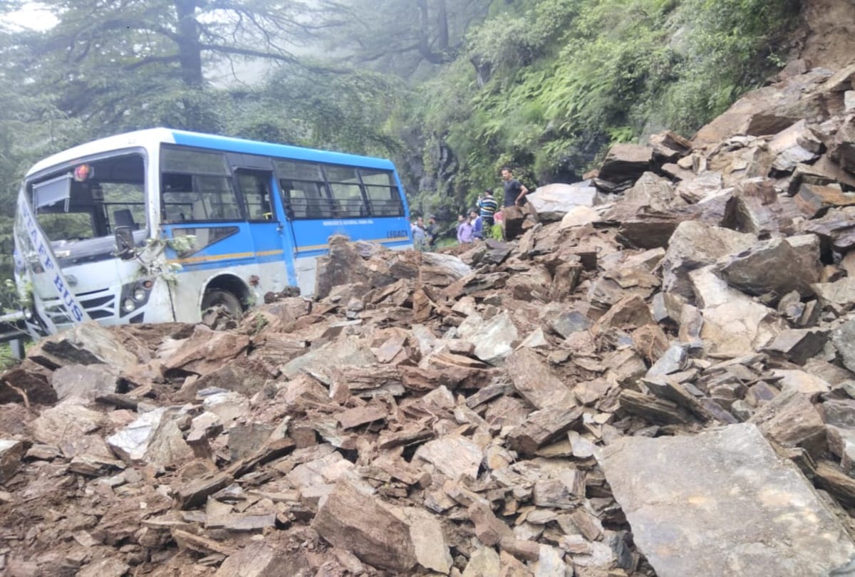 landslide on private bus in hassan valley near shimla