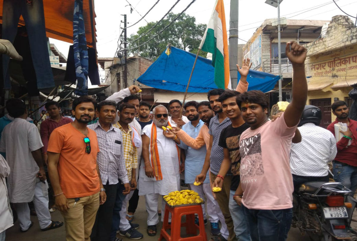 celebration over modi government decision on article 370 in jammu-kashmir