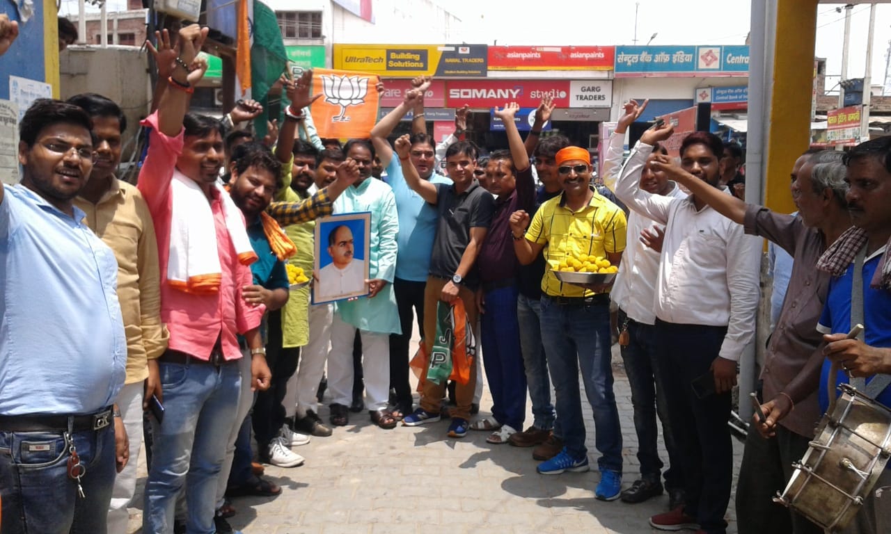 celebration over modi government decision on article 370 in jammu-kashmir