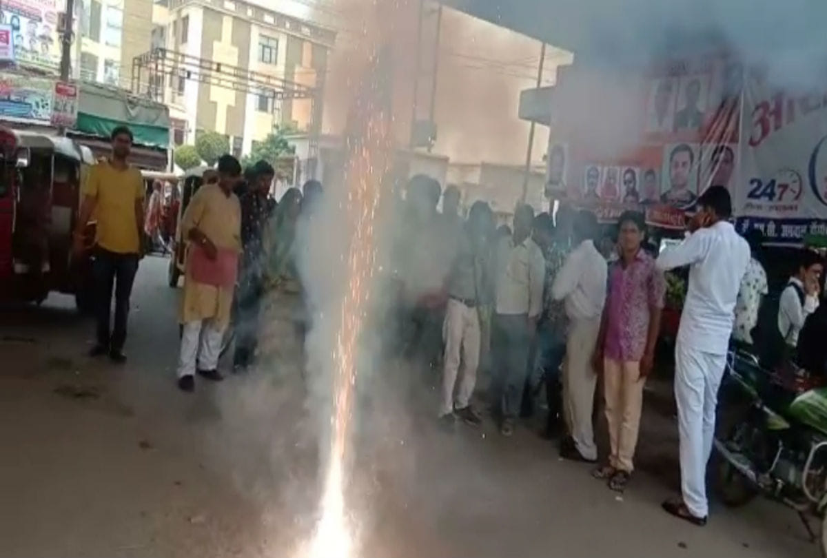 celebration over modi government decision on article 370 in jammu-kashmir