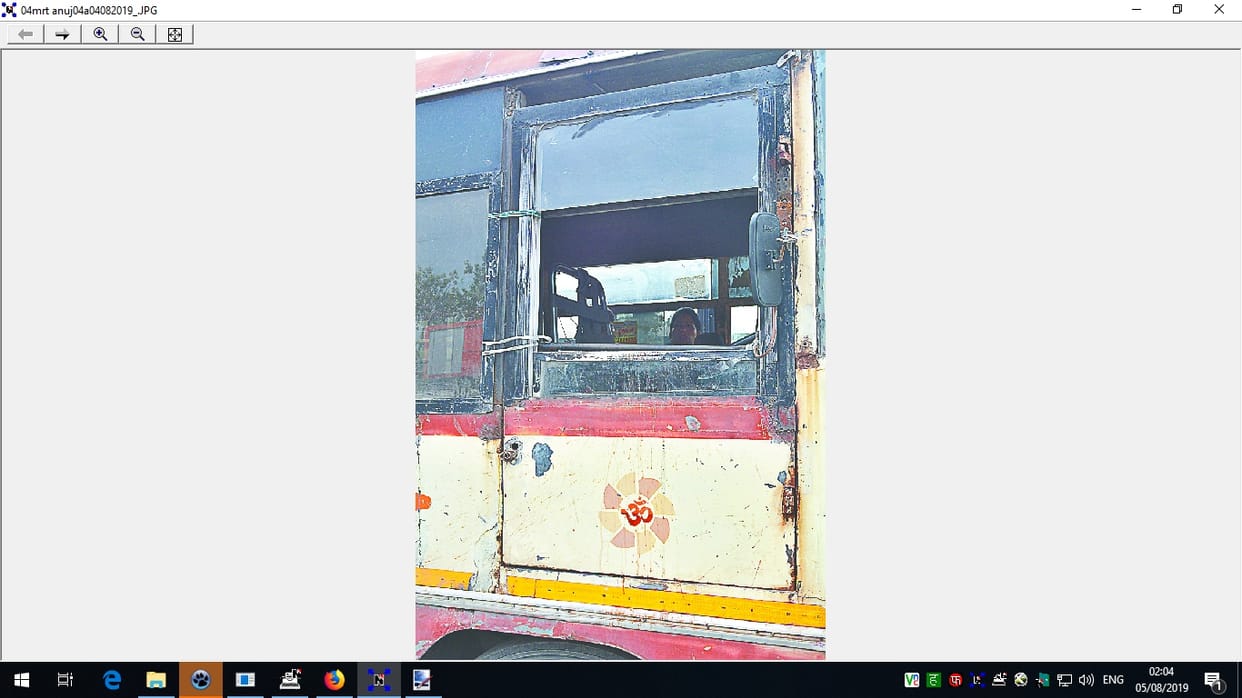 Busy buses running on long routes, passengers' lives at risk