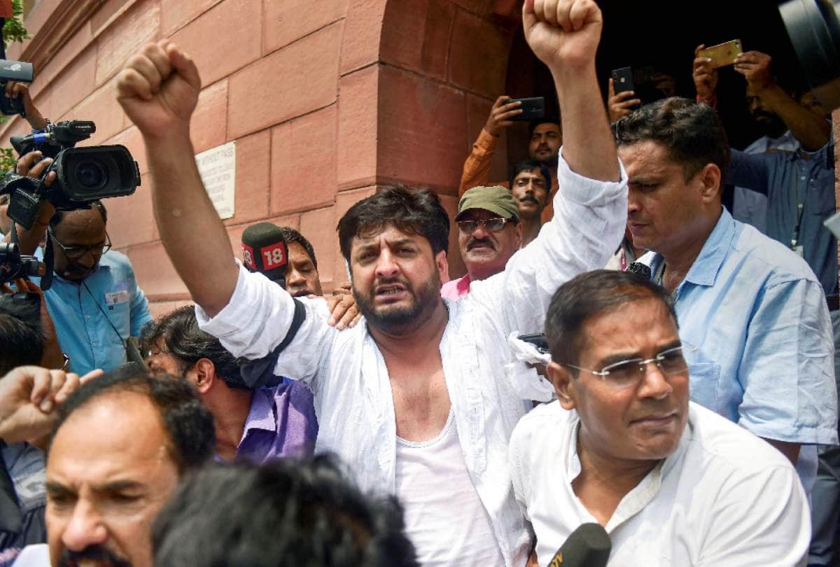 article 370 revoke to tearing of constitution and kurta outside rajya sabha full day in pictures