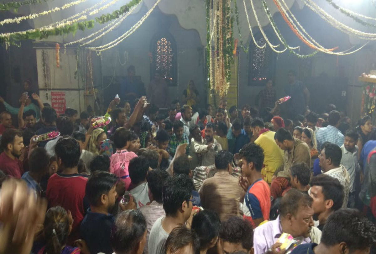 huge crowd of devotees reached kailash mahadev mandir on somvar sawan 2019