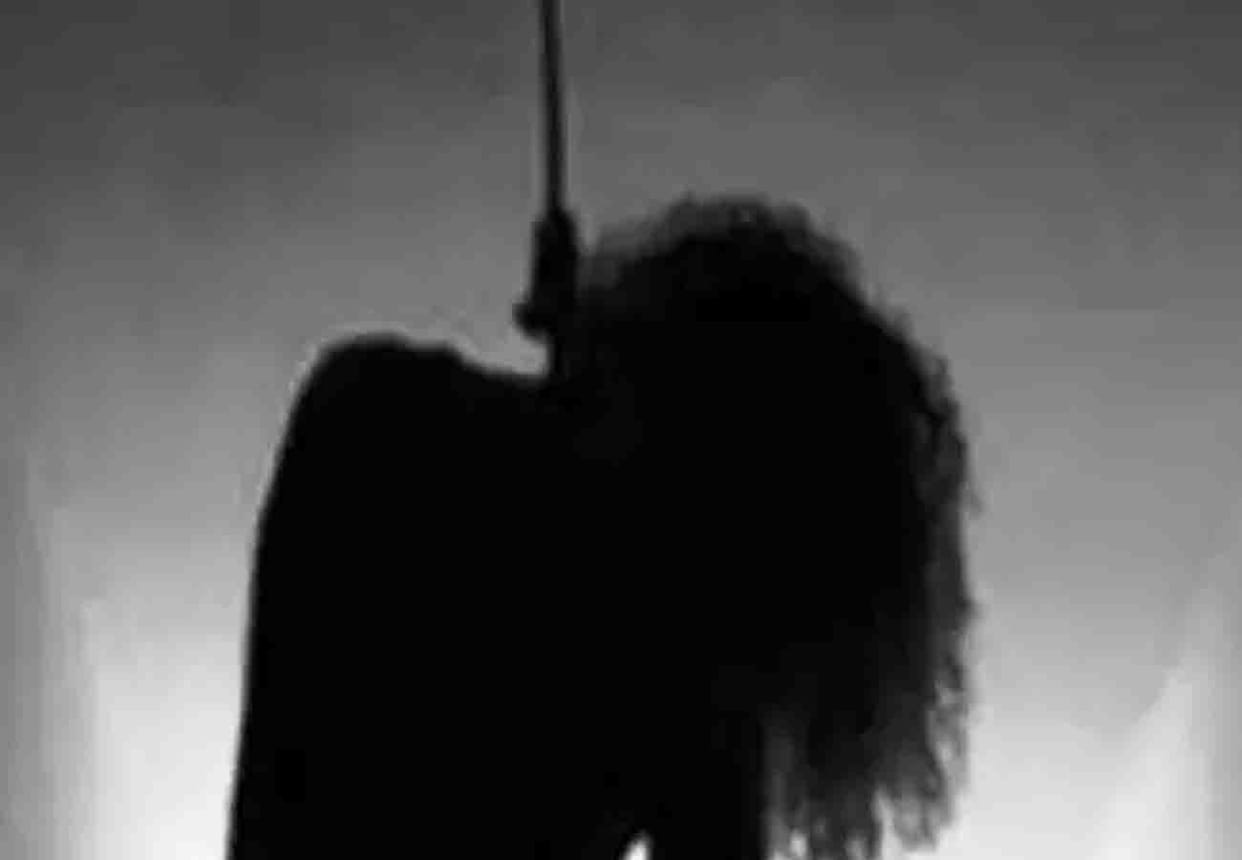 girl committed suicide in banda