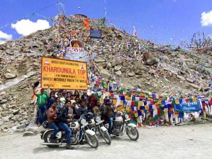 Every Biker dream about to reach on Ladakh highest motorable road Khardungla Top