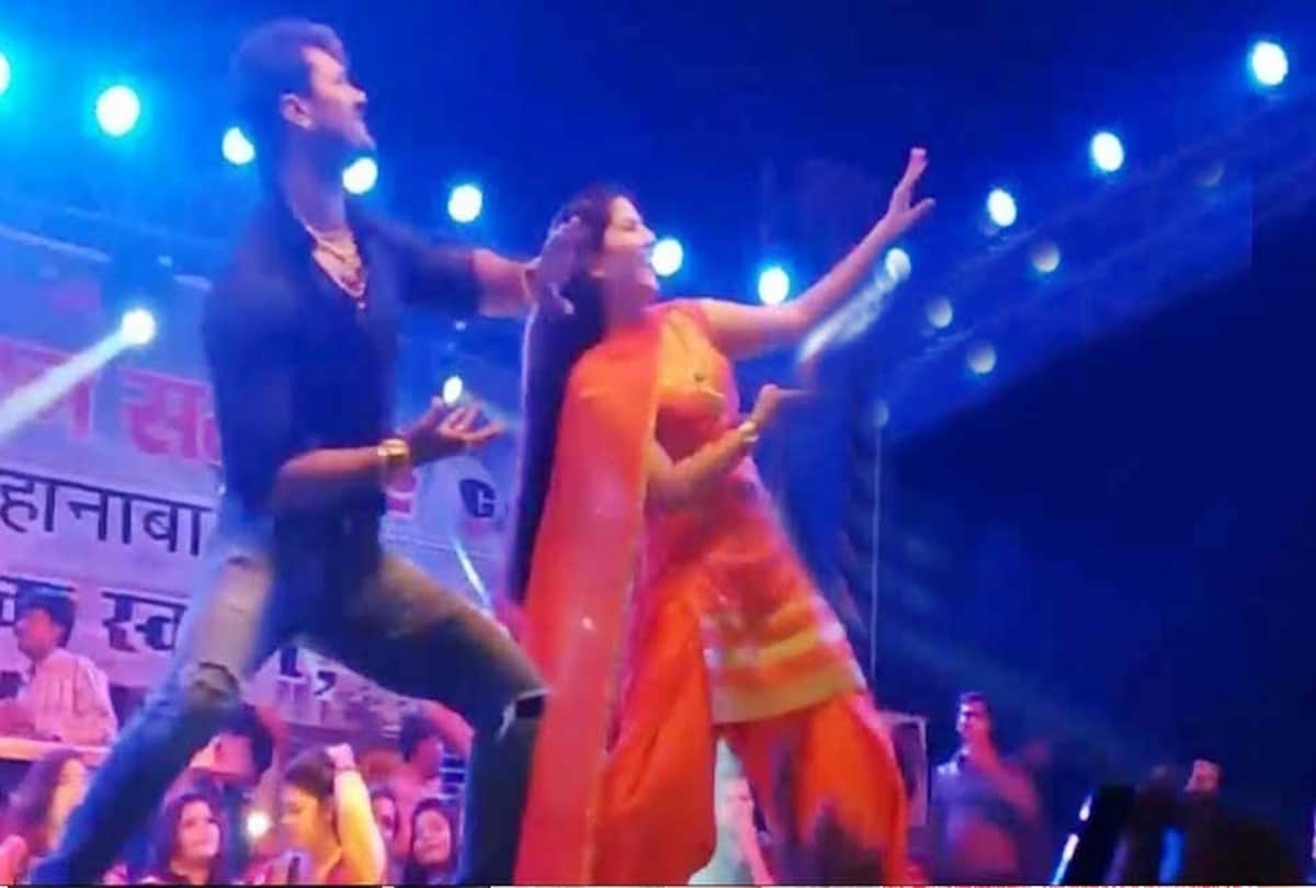 Khesari Lal Yadav said Love You to Sapna Choudhary in Stage Dance Video