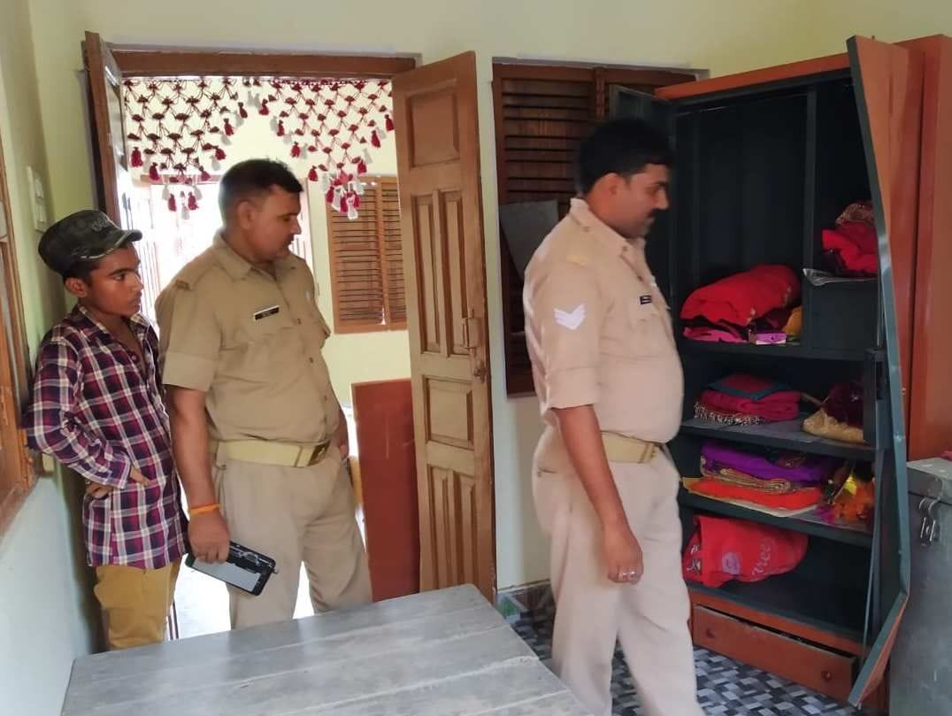 Cash and jewelery stolen from doctor's house