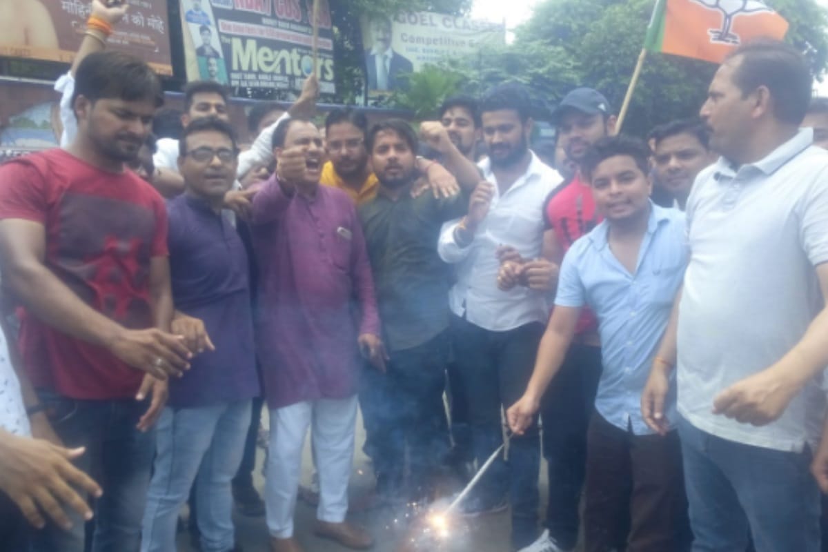 Celebration in Western UP on the removal of Article 370 from Jammu and Kashmir
