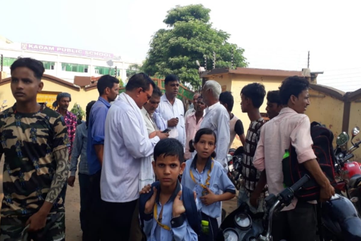 UP: School bus collided with truck in Meerut, dozen children injured