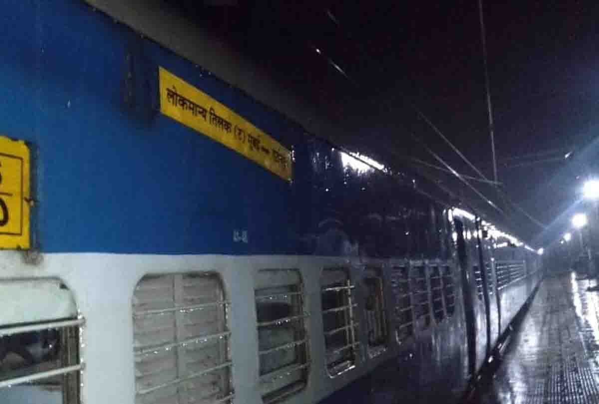 trains to mumbai cancelled because of rains
