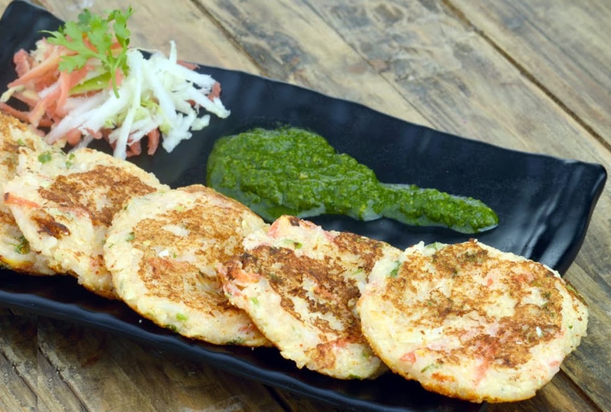this weekend try this Crispy Rice Cheela at home