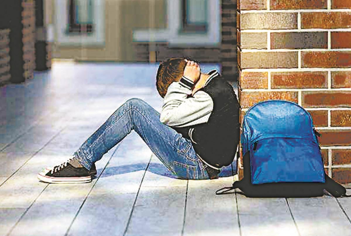 Know about the symptoms of social phobia