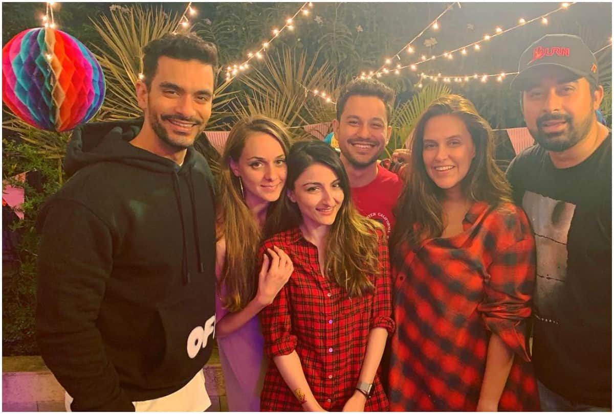 Rumours says Cat fight between Soha Ali Khan Neha Dhupia unfollowed on Instagram