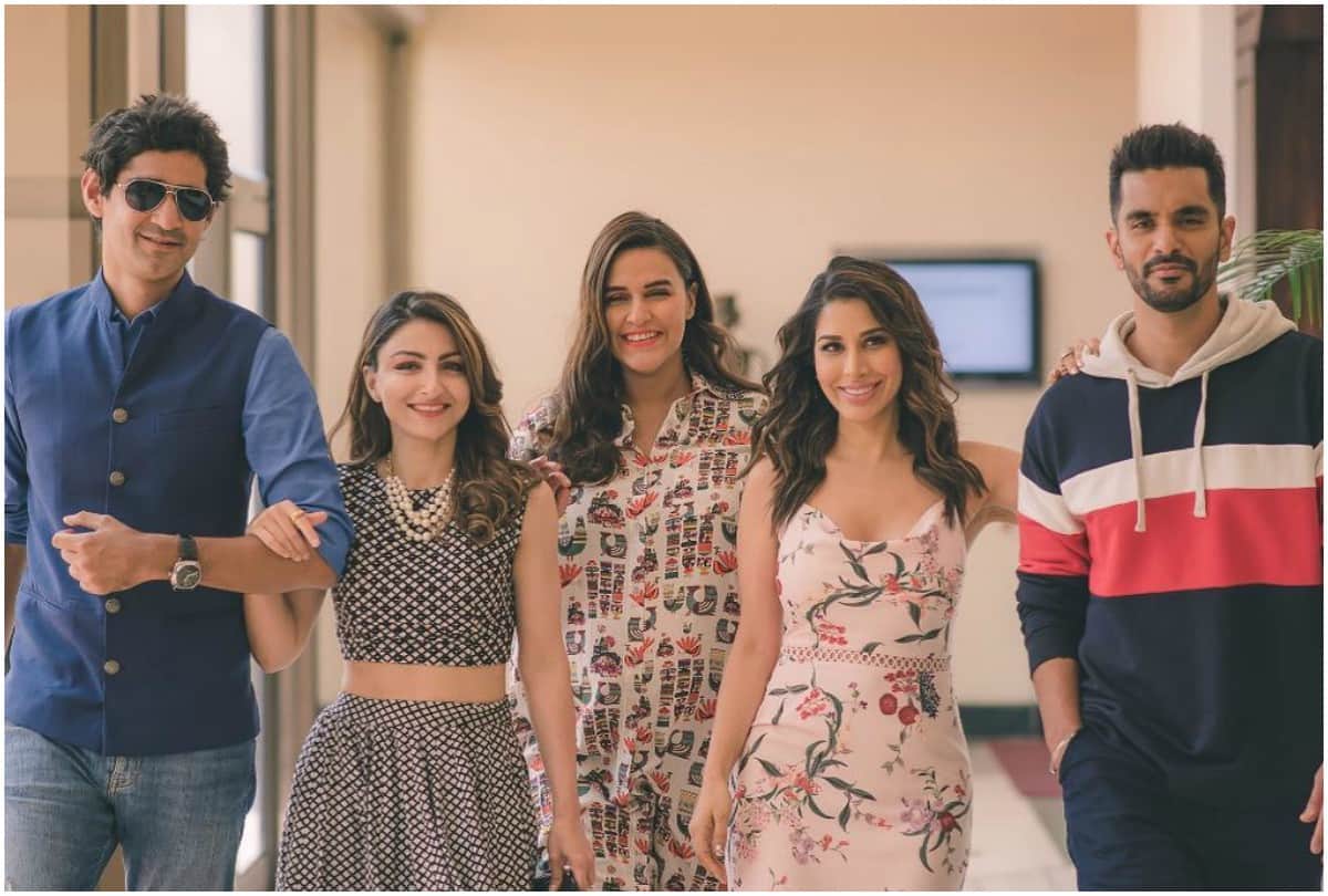 Rumours says Cat fight between Soha Ali Khan Neha Dhupia unfollowed on Instagram