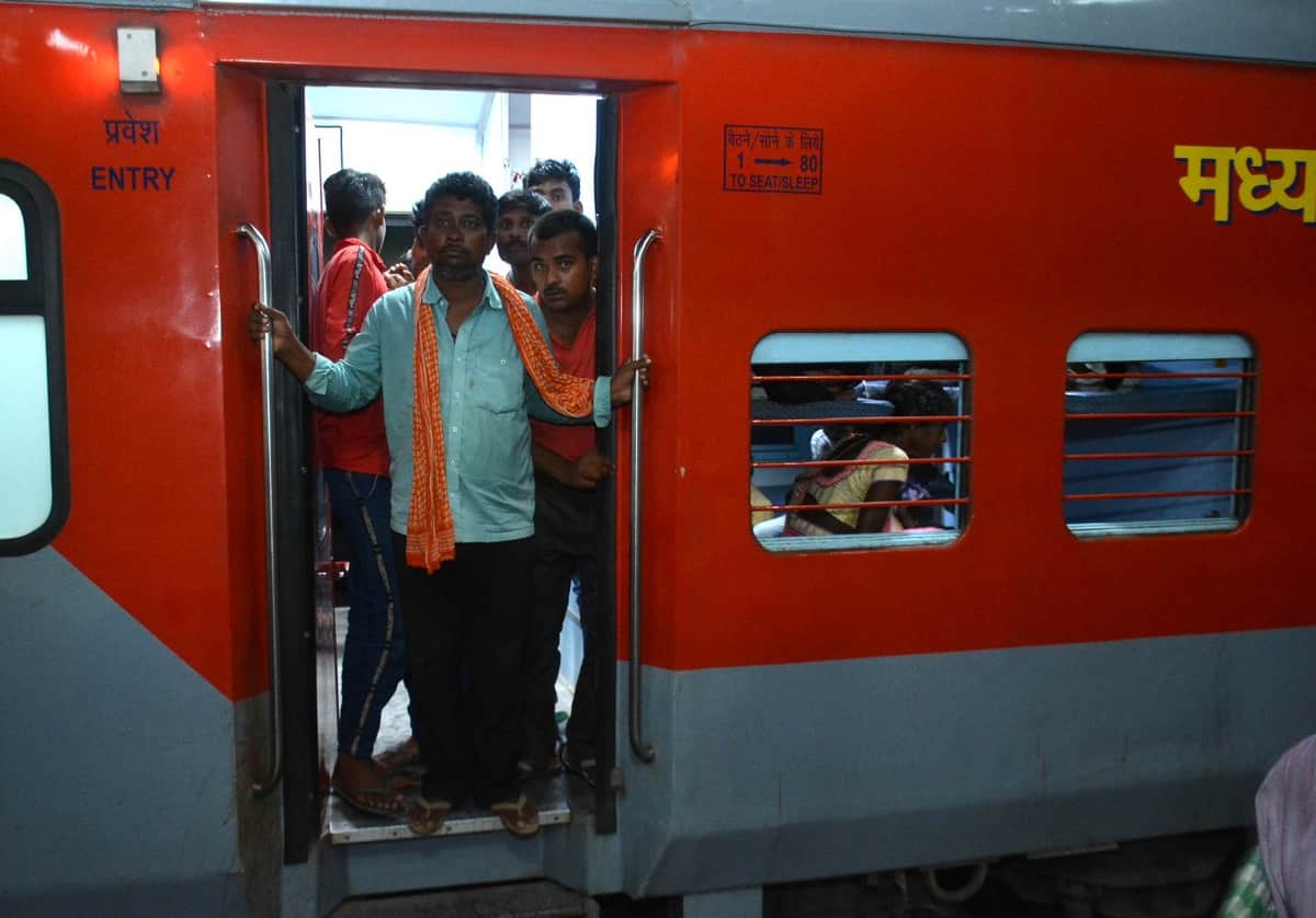 why indian railway use more bars in last window seat in sleeper and general coaches