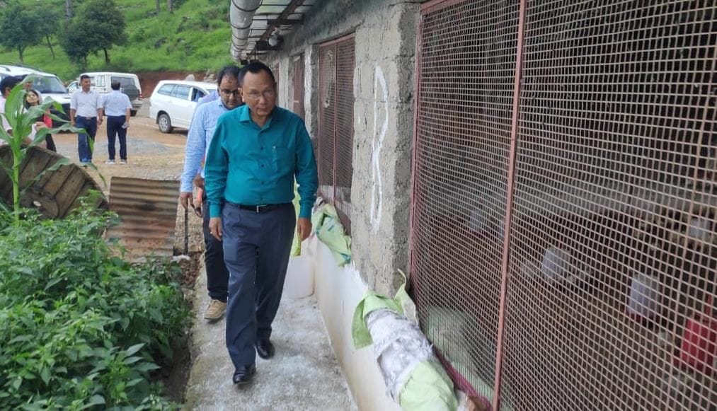 In-charge secretary did the inspection of poultry in Bhatri