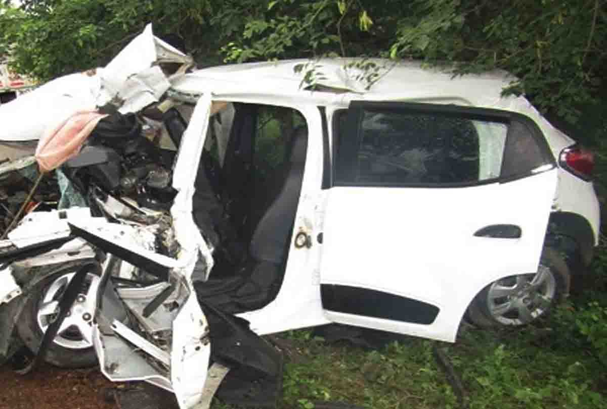 tractor accident with car, mother and son died three injured