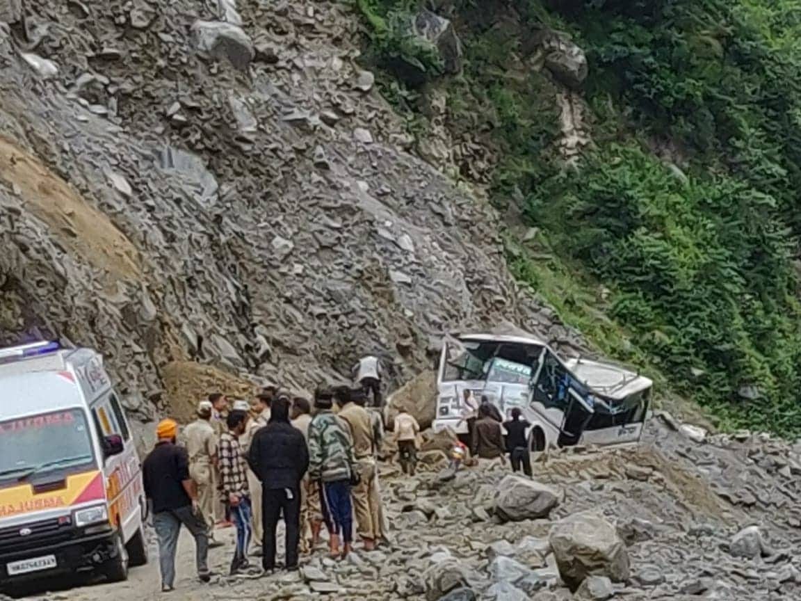 mumbai devotee bus accident on badrinath highway