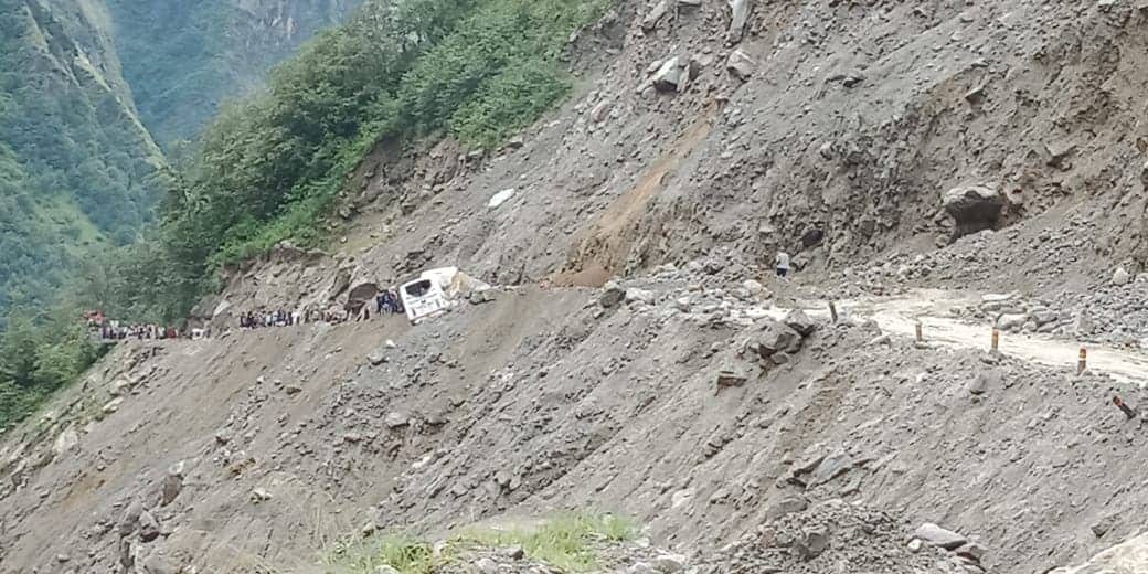 mumbai devotee bus accident on badrinath highway